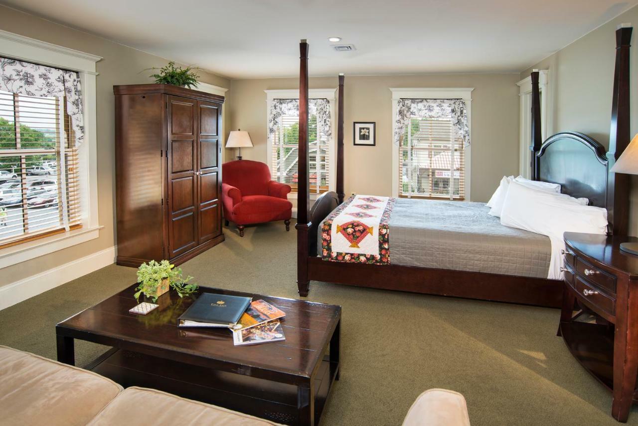 The At Kitchen Kettle 3*